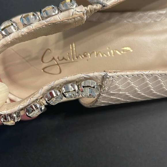 Guilhermina Embossed Leather Flats Size7 Cream Bedazzled Elegance Relaxed Luxury - Picture 9 of 13